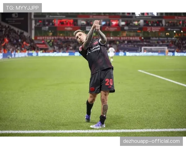 格里马尔多左脚弧线球精准 成勒沃库森重要得分手段